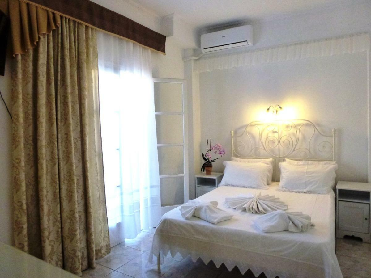Bougainvillea Suites Kamári 외부 사진