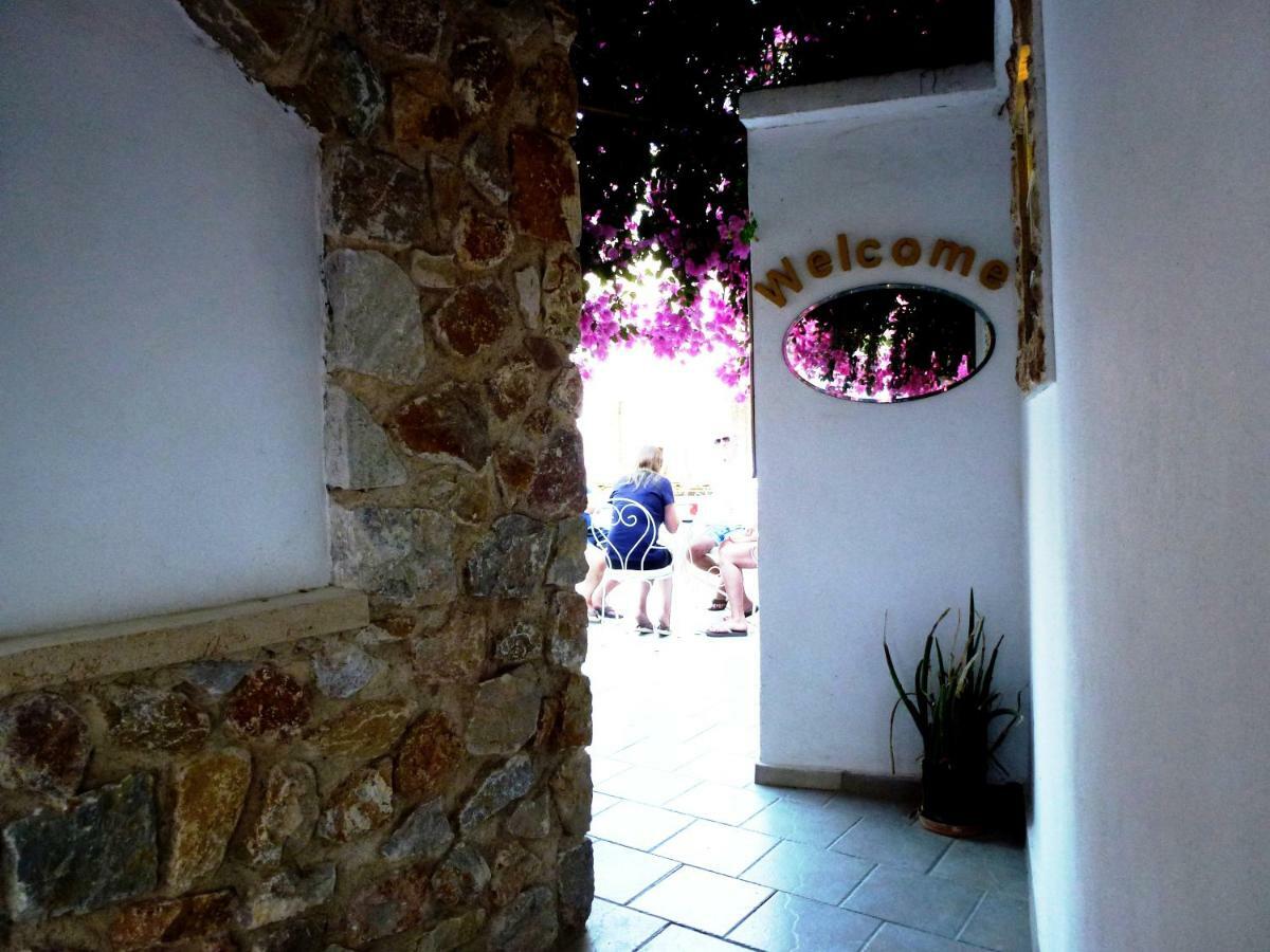 Bougainvillea Suites Kamári 외부 사진