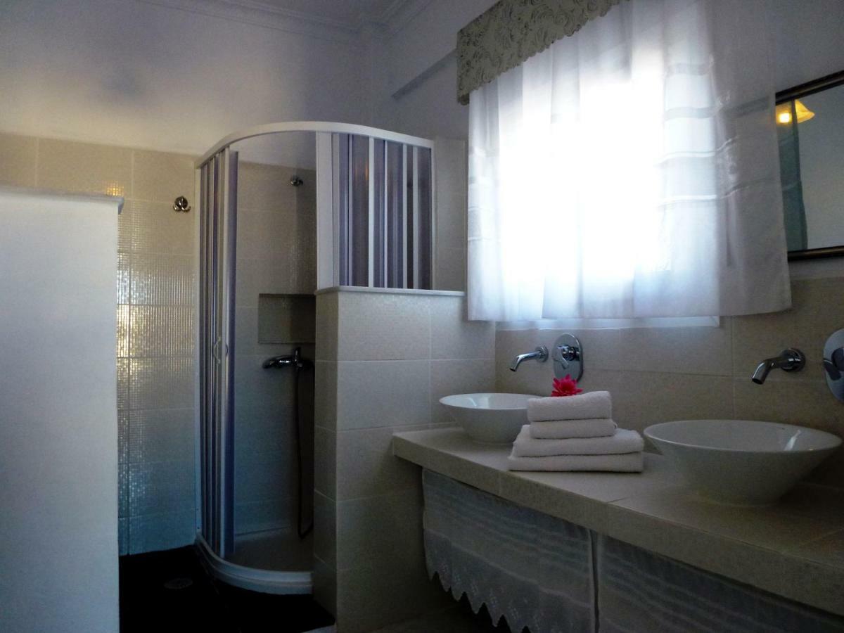 Bougainvillea Suites Kamári 외부 사진