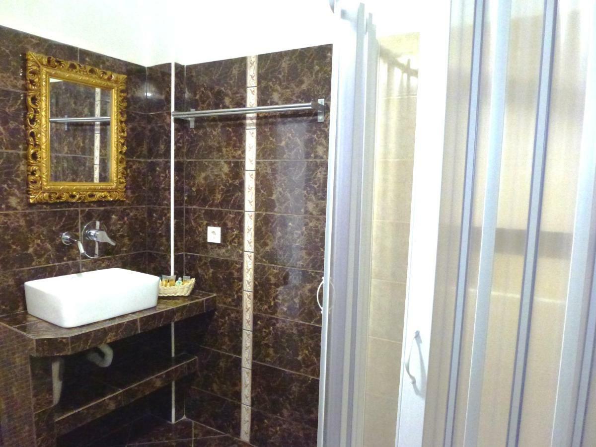 Bougainvillea Suites Kamári 외부 사진