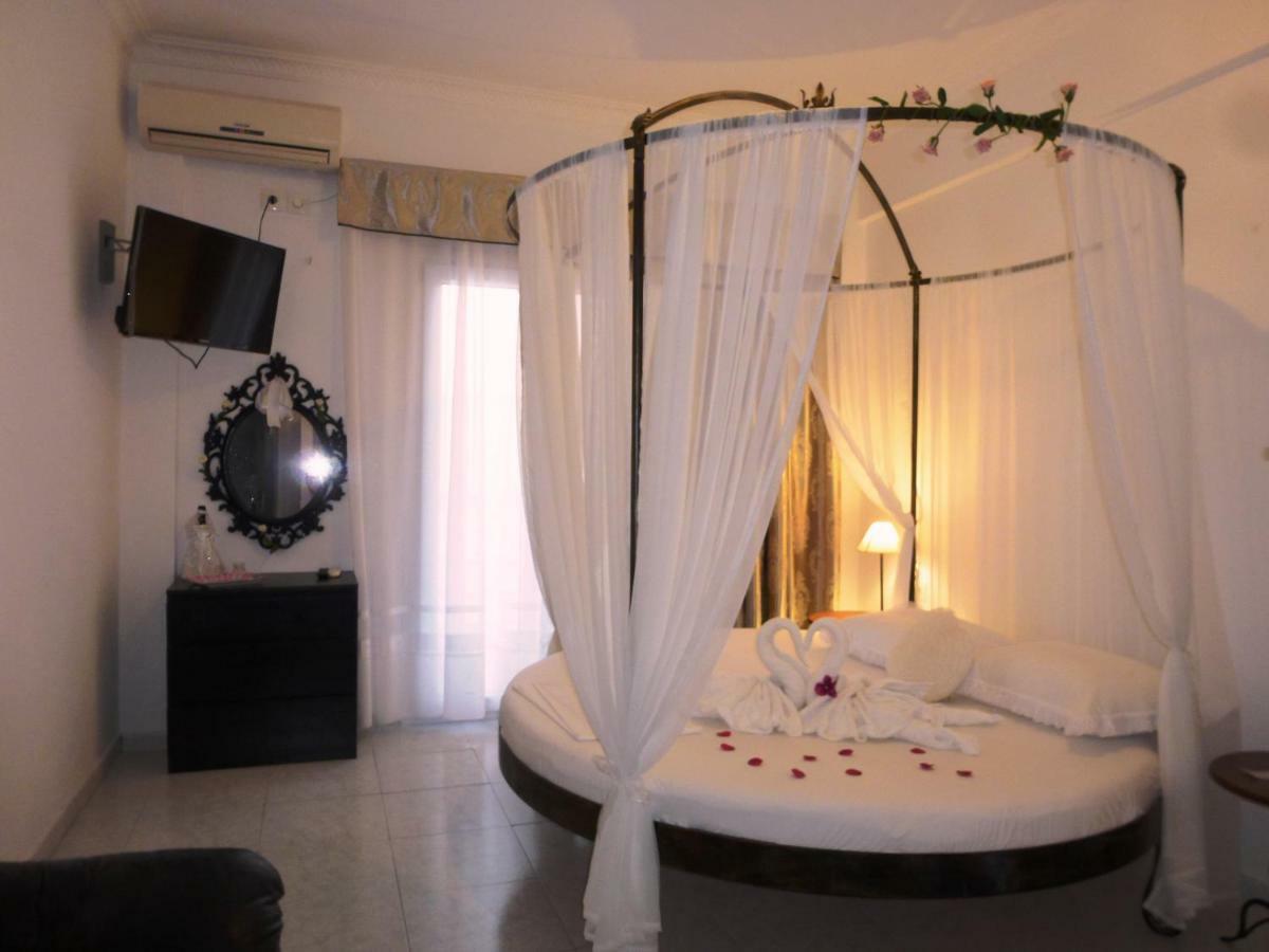 Bougainvillea Suites Kamári 외부 사진