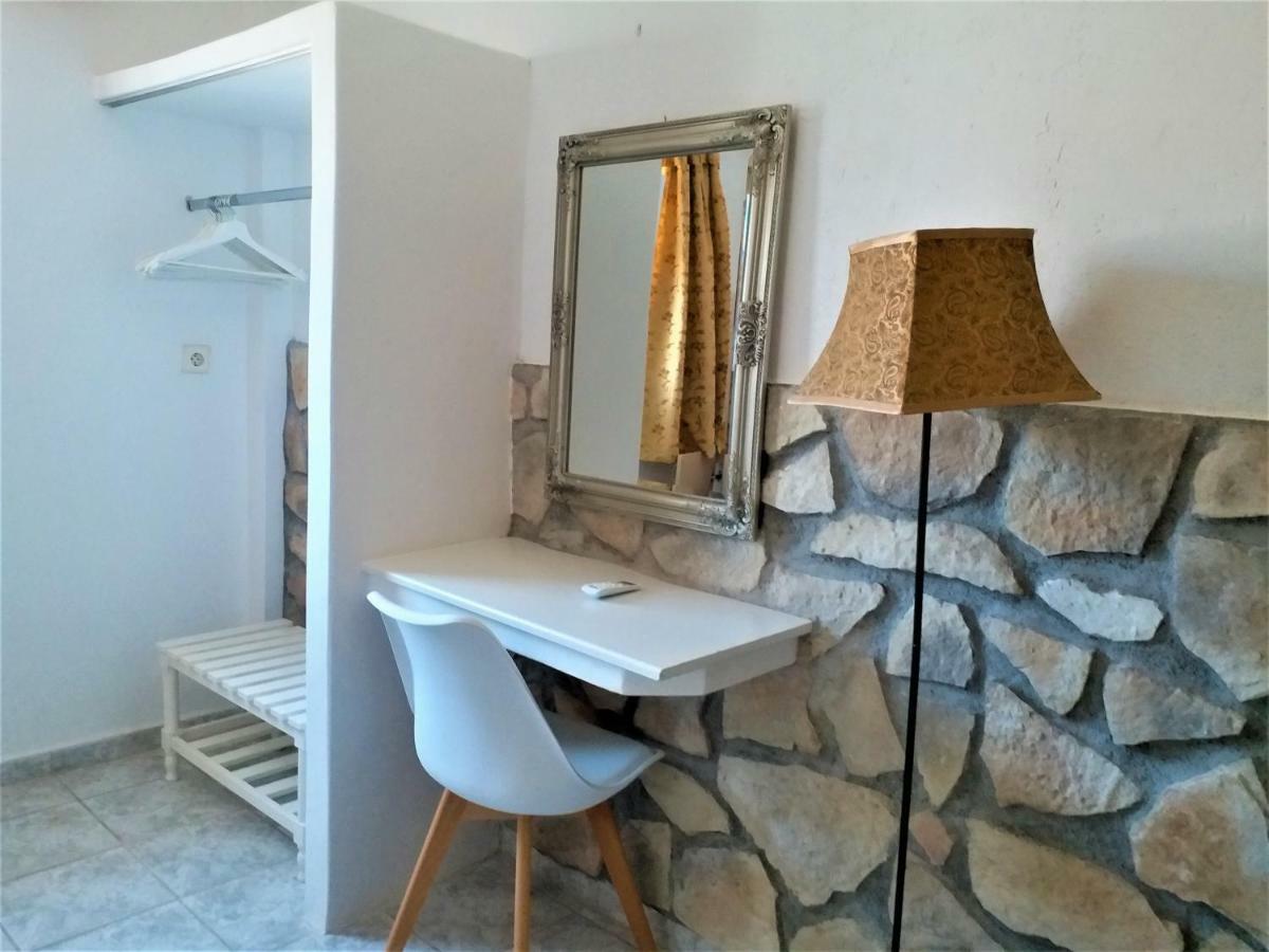 Bougainvillea Suites Kamári 외부 사진